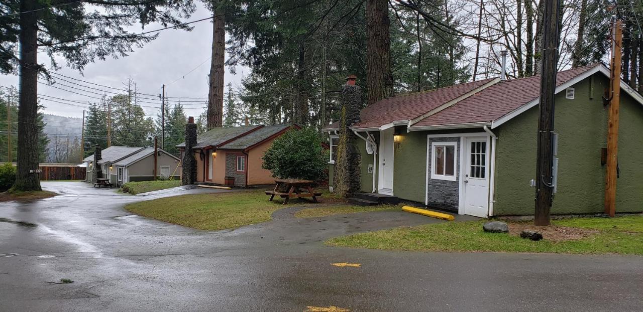 Malahat Bungalows Motel Exterior photo