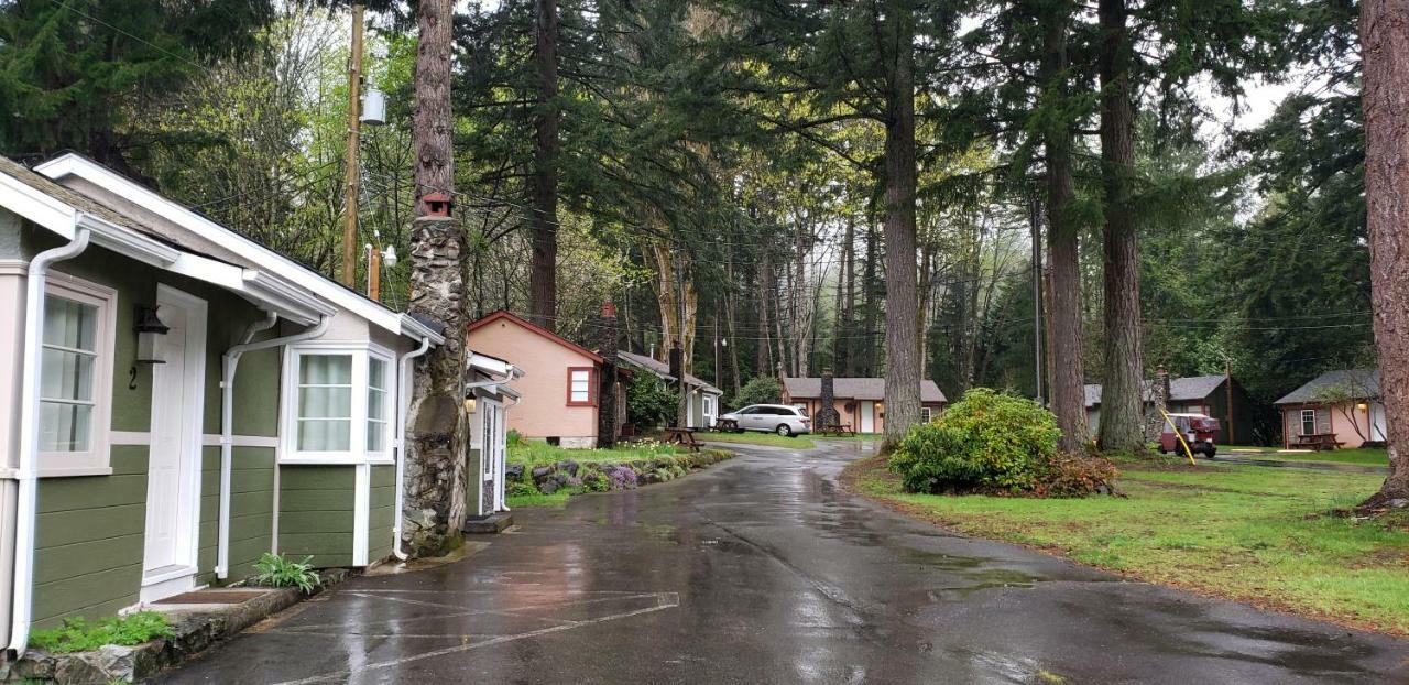 Malahat Bungalows Motel Exterior photo