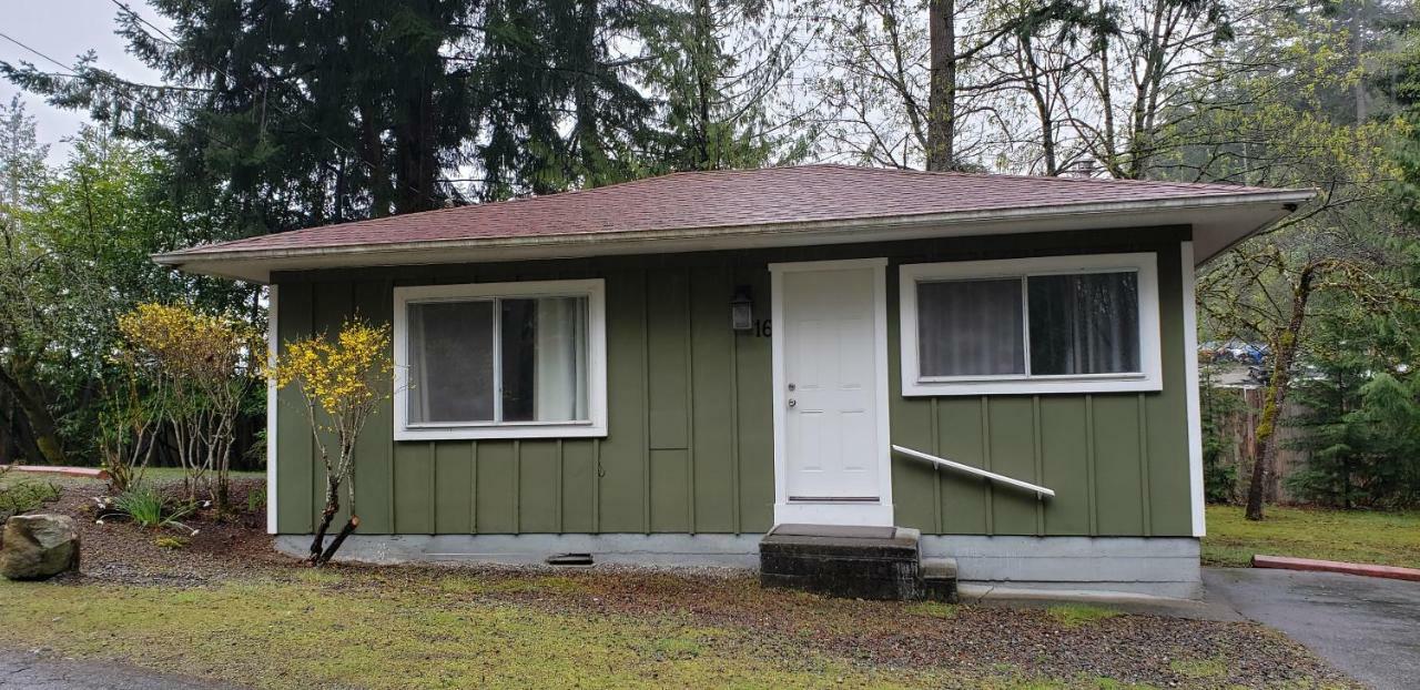 Malahat Bungalows Motel Exterior photo